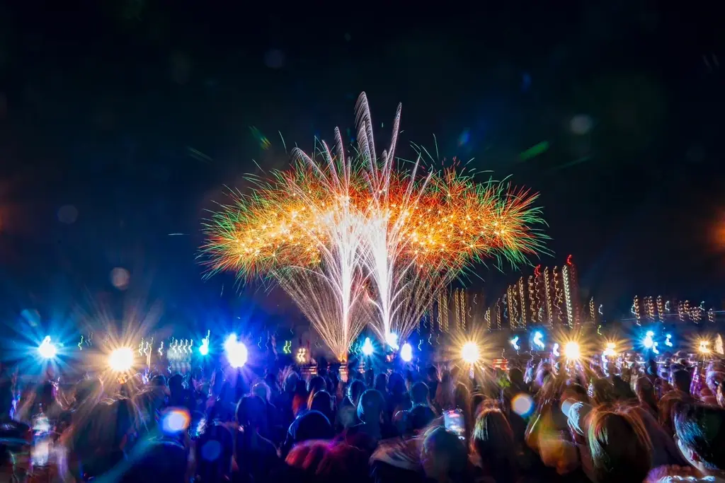 【開催レポート】泉州夢花火スピンオフ企画「AMAZING-光と音の渚-」が泉大津・なぎさ公園で幻想的な海上パフォーマンスを披露 画像 2