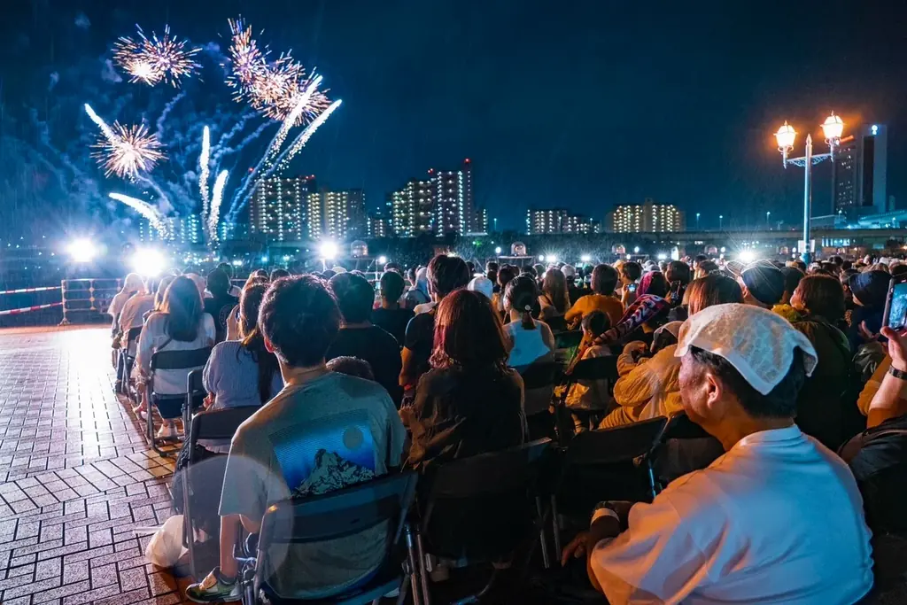 【開催レポート】泉州夢花火スピンオフ企画「AMAZING-光と音の渚-」が泉大津・なぎさ公園で幻想的な海上パフォーマンスを披露 画像 3