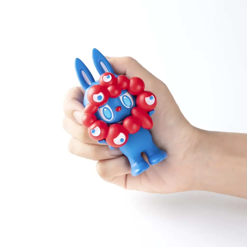 世界的大人気キャラクター「ラブブ」と、「ミャクミャク」が夢のコラボレーション！大阪・関西万博 会場内オフィシャルストアにオリジナルフィギュアが登場！ 画像 3
