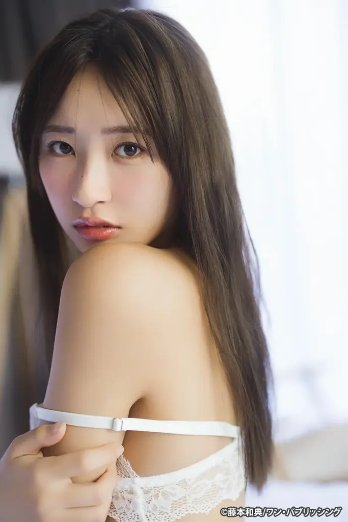 松本日向の1st写真集が12月11日発売、25歳誕生日に刊行