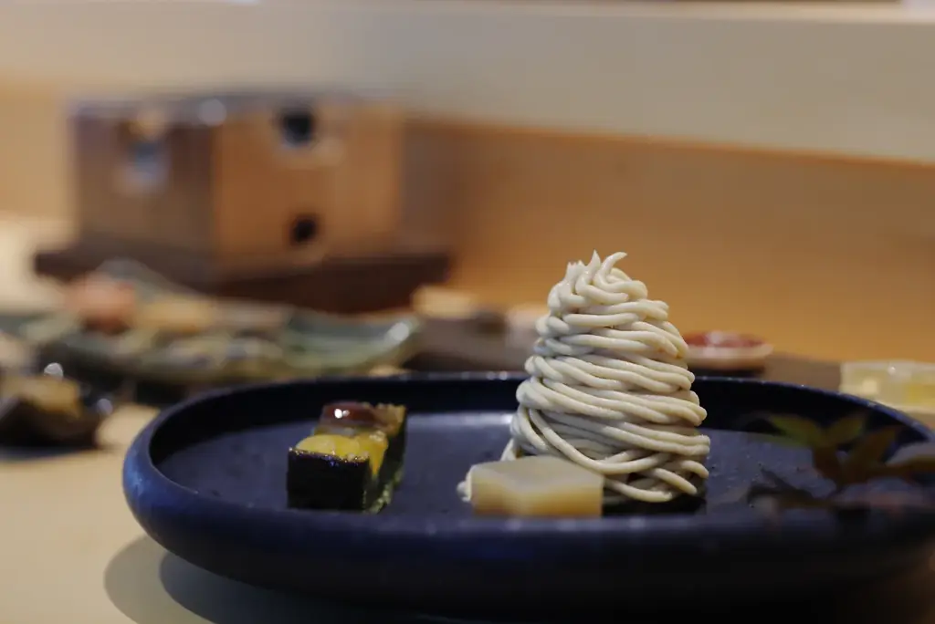 【バンヤンツリー・東山 京都】カウンター越しの特別体験で味わう「秋のスイーツ会席」開催料理長とペストリーシェフが紡ぐ秋を映したアフタヌーンティー 画像 3