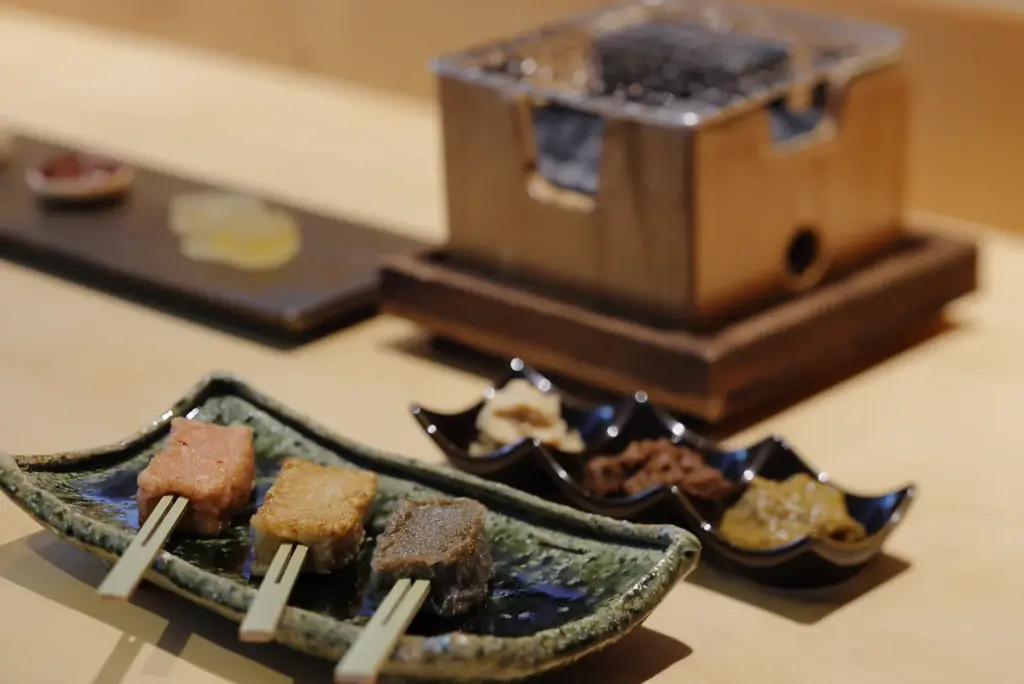 【バンヤンツリー・東山 京都】カウンター越しの特別体験で味わう「秋のスイーツ会席」開催料理長とペストリーシェフが紡ぐ秋を映したアフタヌーンティー 画像 4