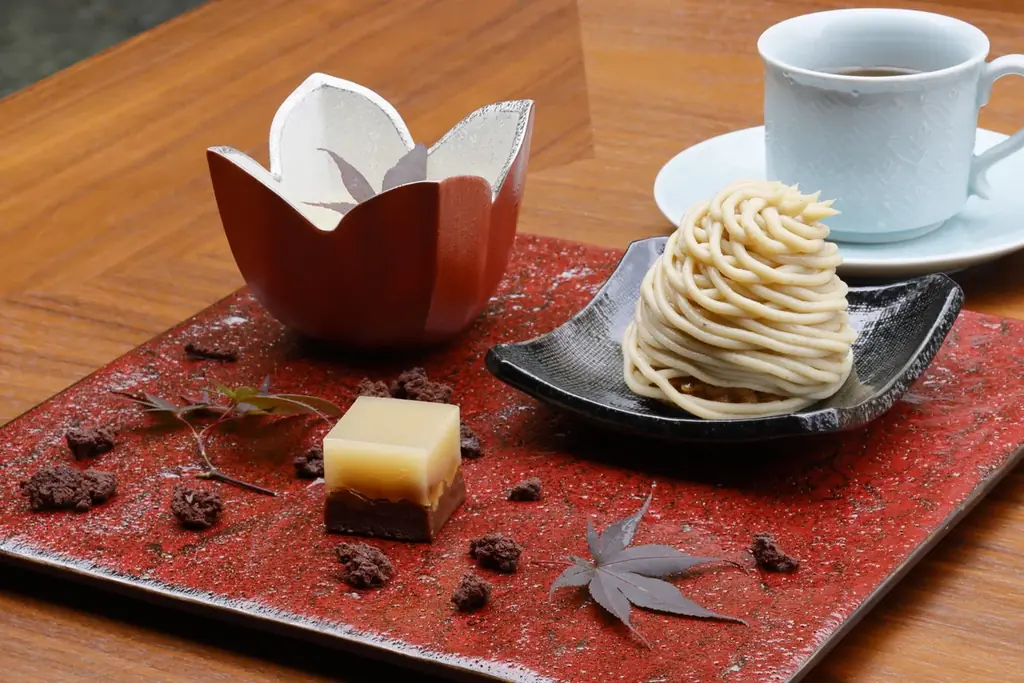 【バンヤンツリー・東山 京都】カウンター越しの特別体験で味わう「秋のスイーツ会席」開催料理長とペストリーシェフが紡ぐ秋を映したアフタヌーンティー 画像 6