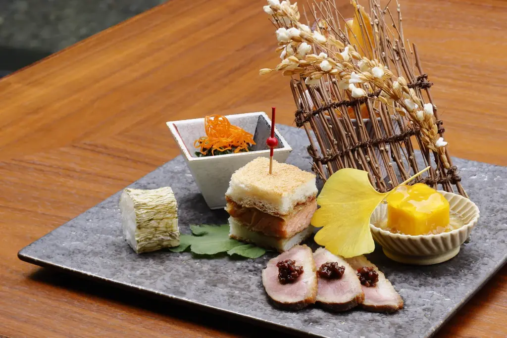 【バンヤンツリー・東山 京都】カウンター越しの特別体験で味わう「秋のスイーツ会席」開催料理長とペストリーシェフが紡ぐ秋を映したアフタヌーンティー 画像 7