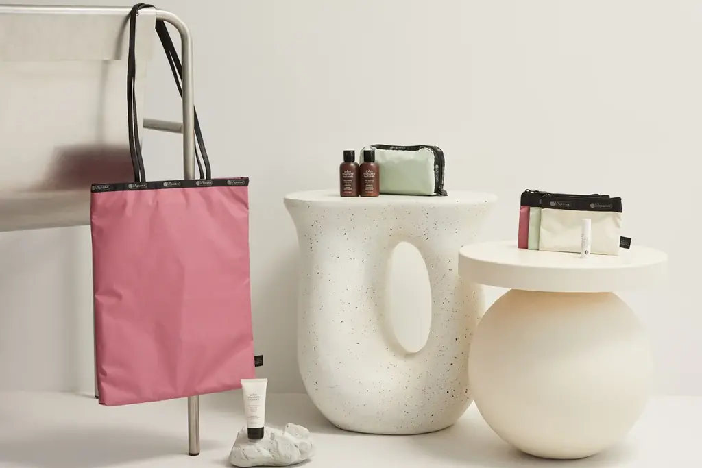 2025.10.2 debut LeSportsac × john masters organics【NY発】デザインと機能美を叶える、注目のコラボが今年も登場 画像 1