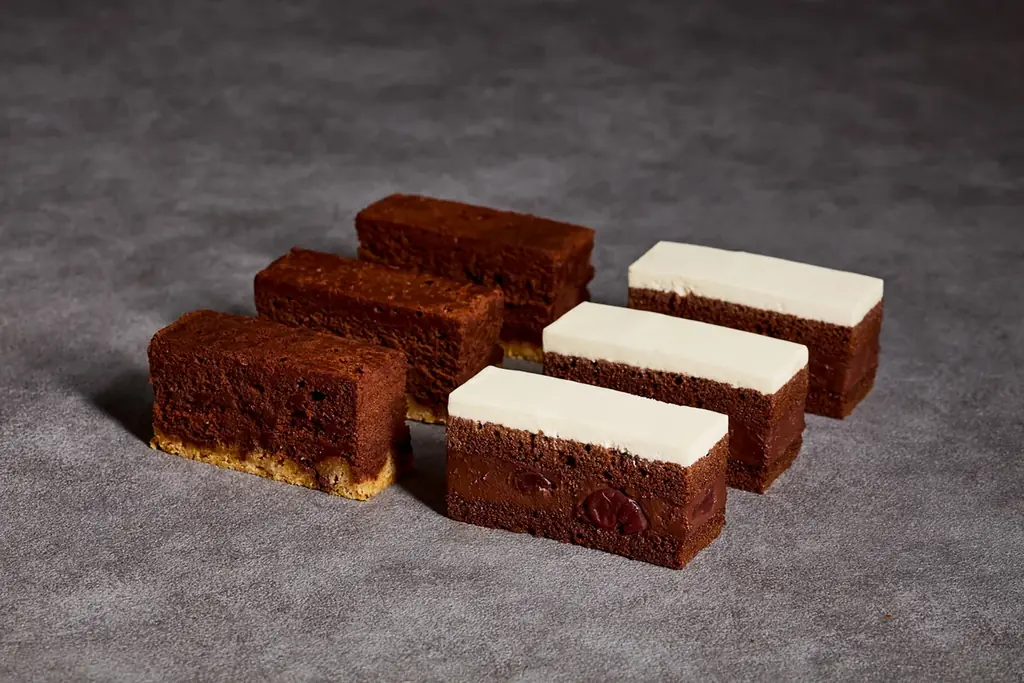 【京王プラザホテル】10台限定、本物のクリスマスリースのように美しい芸術的なケーキや、白ふくろうが佇む進化系ブッシュ・ド・ノエルなど。クリスマスケーキ全10種、10月1日予約開始 画像 7