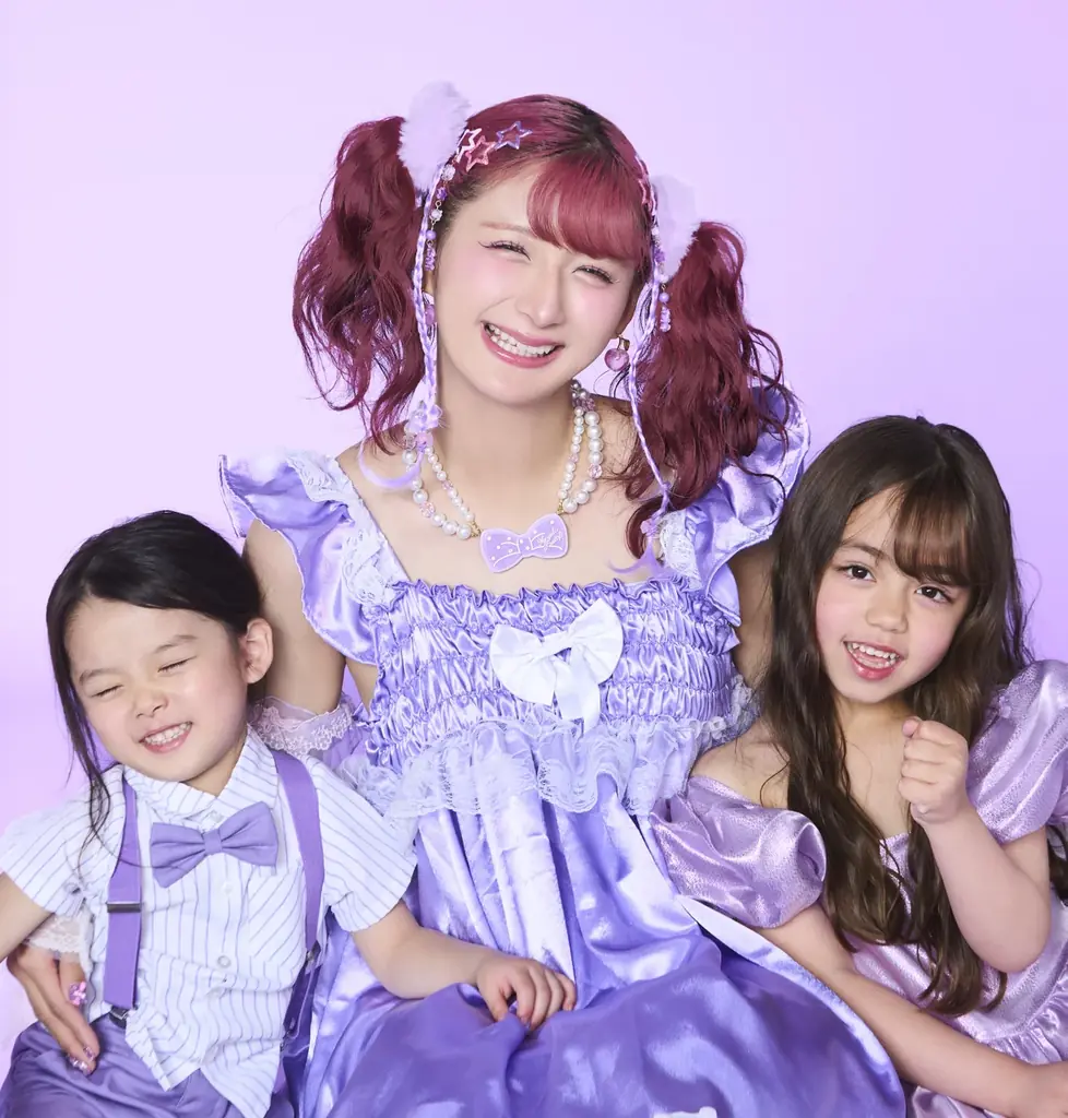 しなこがフルプロデュースするブランド〈 Pinaco(ピナコ)〉が全国のドン・キホーテにて「おめめが花咲くとぅるりんパック」を限定シール付きで9月26日(金)より発売! 画像 4