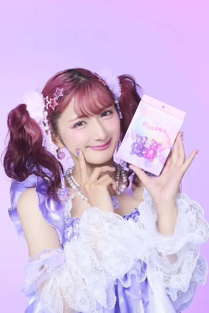 しなこがフルプロデュースするブランド〈 Pinaco(ピナコ)〉が全国のドン・キホーテにて「おめめが花咲くとぅるりんパック」を限定シール付きで9月26日(金)より発売! 画像 7
