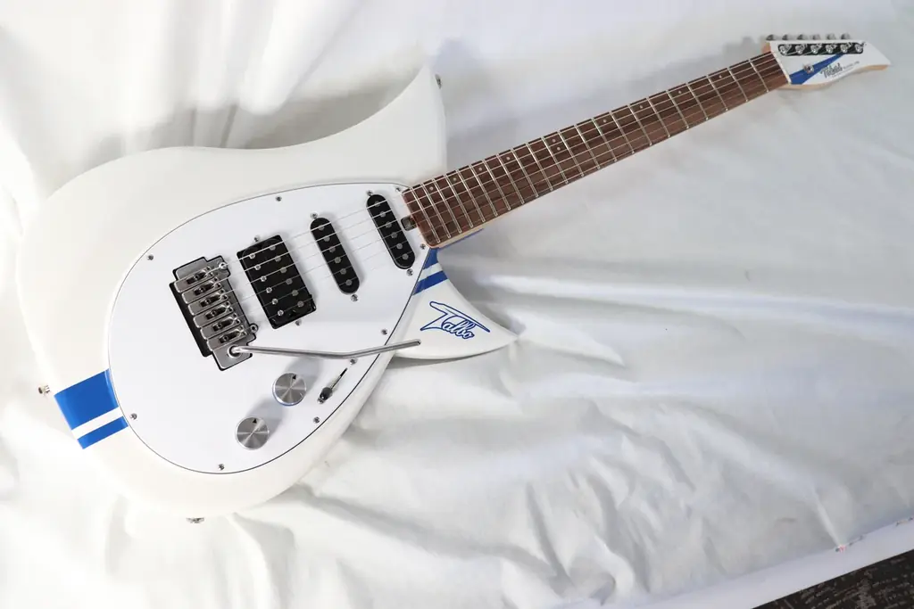 新幹線再生アルミ製ギター「Re:A-700 Talbo」を万博で披露