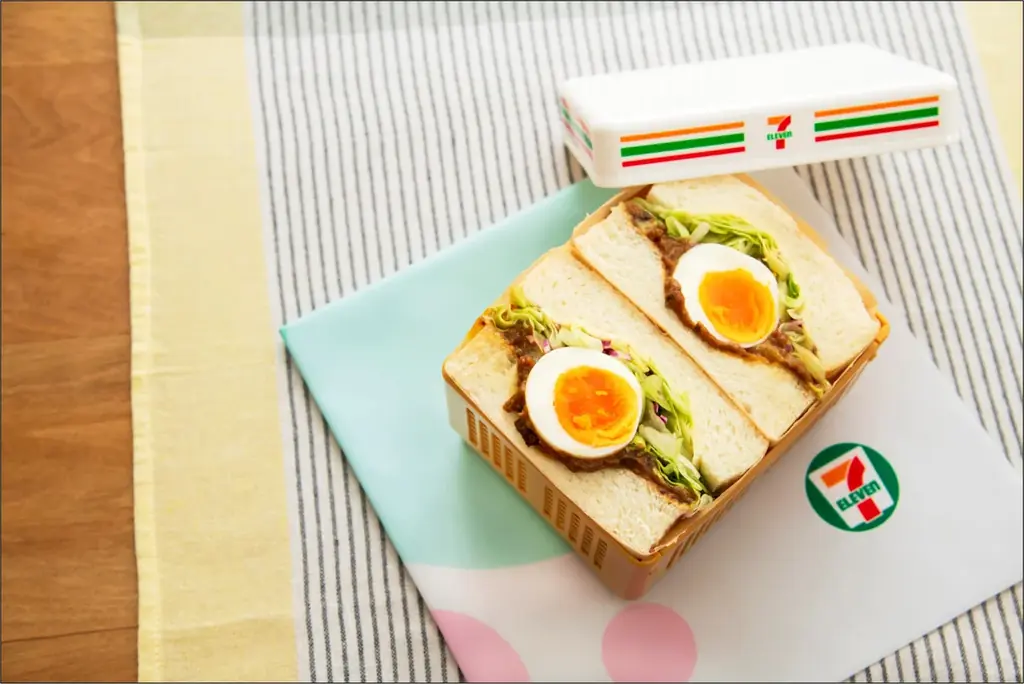 ほんものの店舗みたいなランチボックスが付録の『セブン‐イレブン ランチボックスBOOK』 10/2発売 画像 8