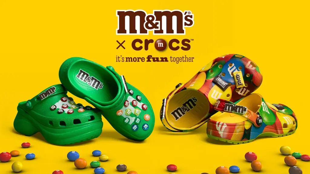 10月10日発売　クロックス×M&M’Sのカラフル限定クロッグ