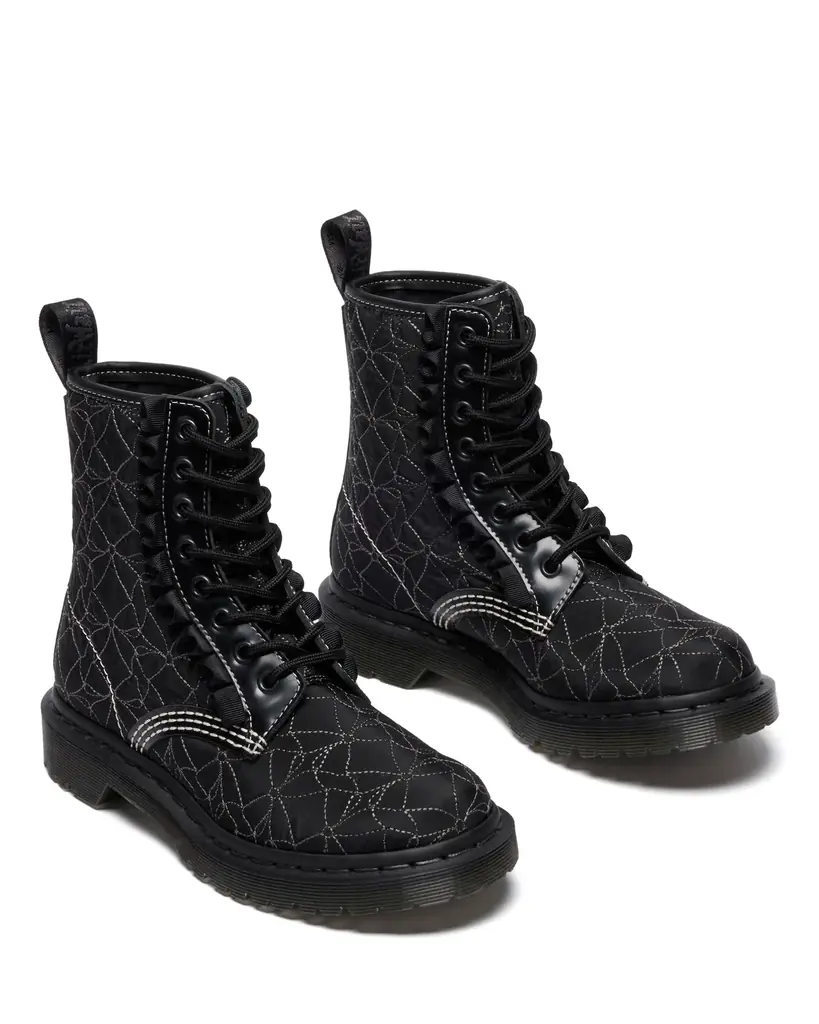 ドクターマーチンから、ハロウィンに向けたガーリーでゴシックな “THE FRILL COLLECTION”が登場！ 画像 8