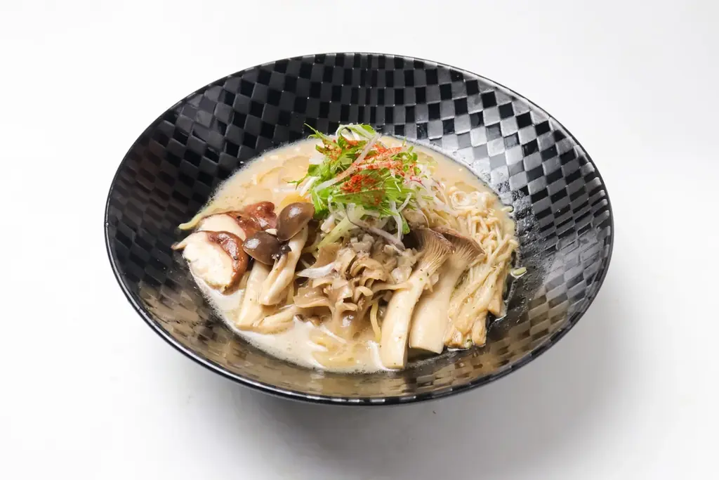 【新潟】秋の香りが広がる一杯！ポルチーニ香る『濃厚クリーミーきのこらーめん』が「らーめん風伯」に新登場！ 画像 2