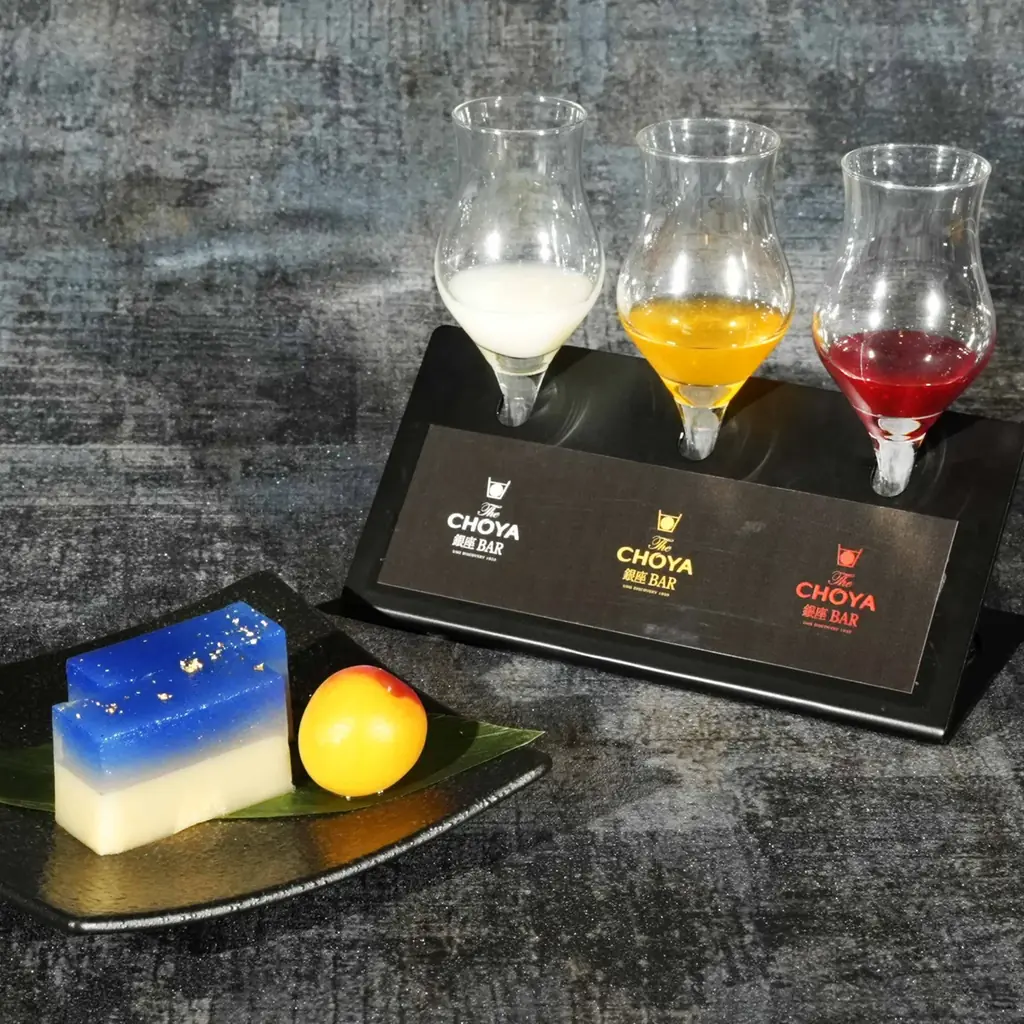 梅酒カクテル専門店「The CHOYA（ザ チョーヤ）銀座BAR」星舞う夜空をイメージした羊羹と満月を表現した完熟梅の甘露煮を一皿に、初の和菓子「梅桃乃羊羹 星空と月あかり」を10月6日新発売！ 画像 7