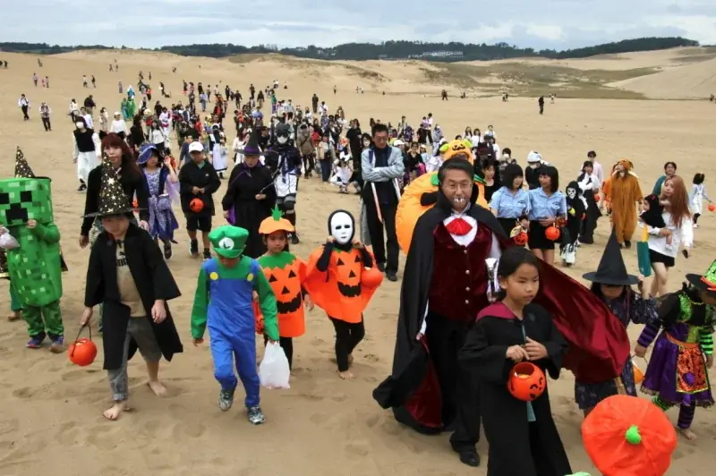 ハロウィンは世界各国の民族衣装で砂丘に集まれ！鳥取砂丘で万博アフターパーティーを気ままに開催「鳥取砂丘ハロウィンパーティーafter EXPO2025」 画像 2