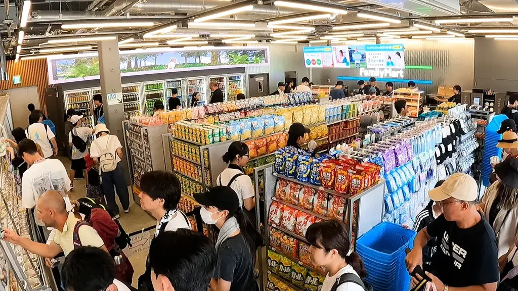 『コンビニエンスウェア』で常識を覆す！大阪店舗数シェア１位「ファミリーマート」社長の挑戦に迫る 画像 8