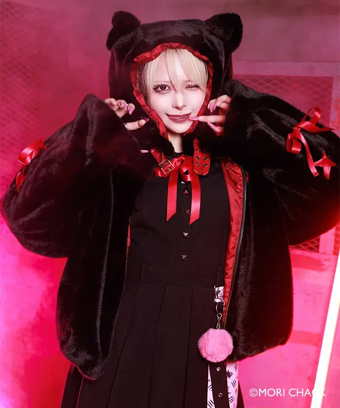 【GLOOMY × NIBBLE POISON】誕生25周年を迎える『いたずらぐまのグルーミー』とのスペシャルコラボアイテムが登場！ 画像 4