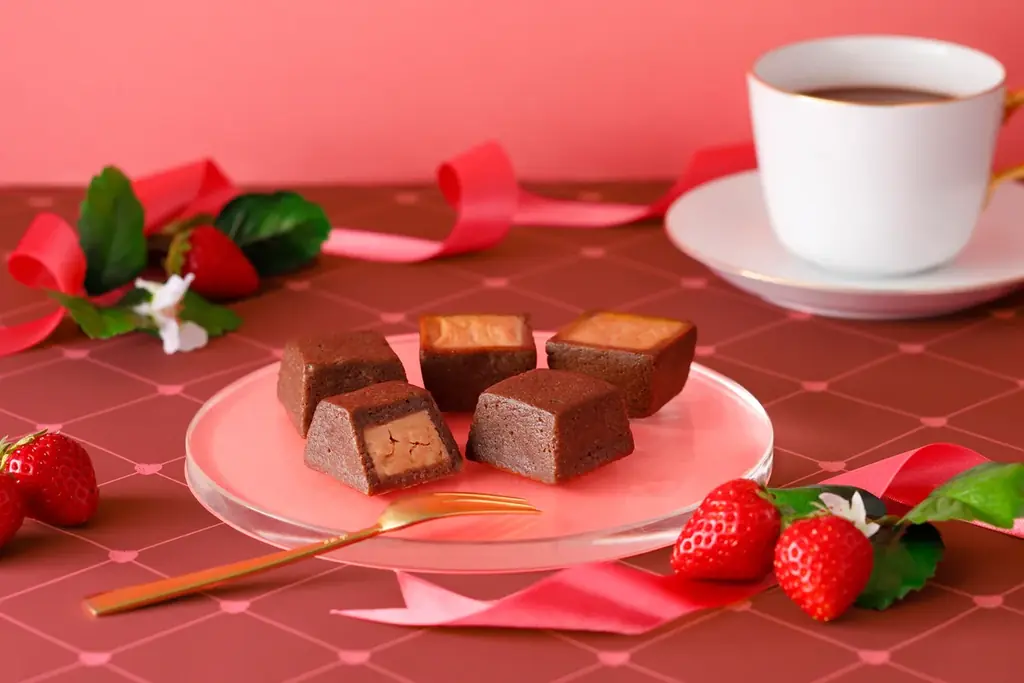 あまおういちごとココアが紡ぐ「いちごチーズケーキwithココア」、資生堂パーラーより数量限定で11月25日に発売 画像 3