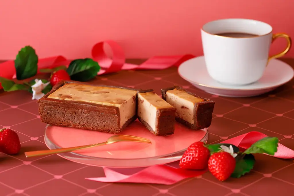 あまおういちごとココアが紡ぐ「いちごチーズケーキwithココア」、資生堂パーラーより数量限定で11月25日に発売 画像 5