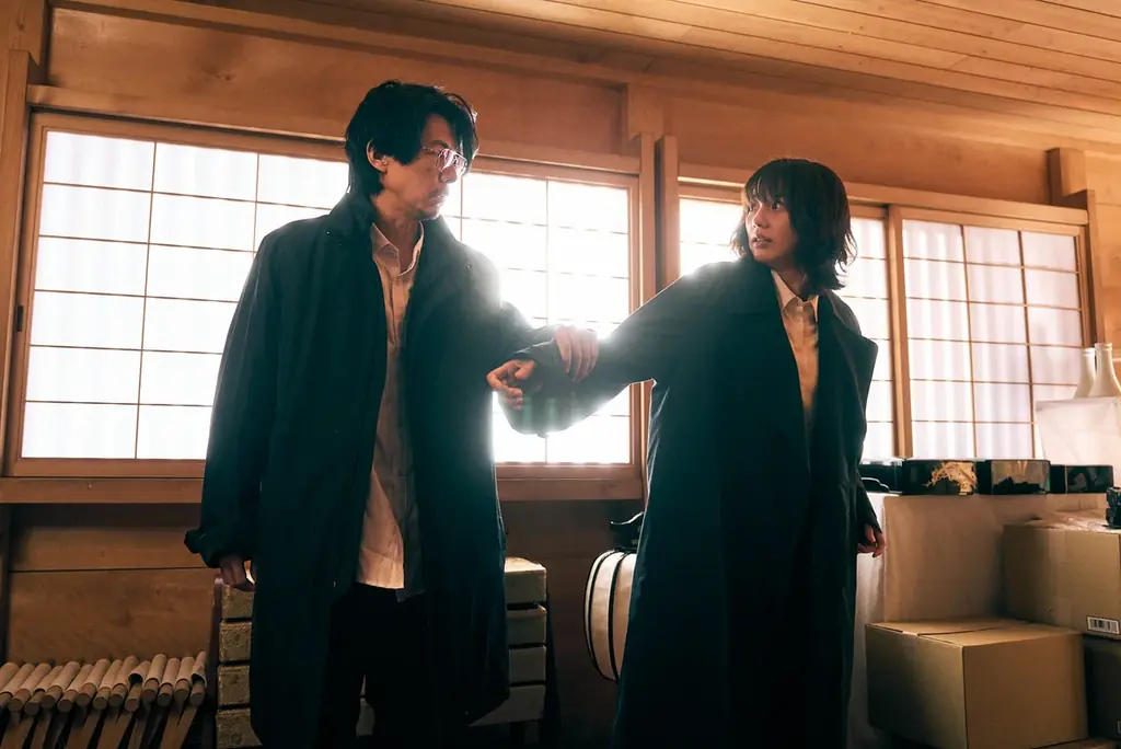 美しき復讐劇がついに開幕！“ダークヒーロー”演じるのんに視聴者も衝撃「のんのイメージひっくり返った」「想像超えてる」＜ABEMAオリジナルドラマ『MISS KING / ミス・キング』第1話＞ 画像 7