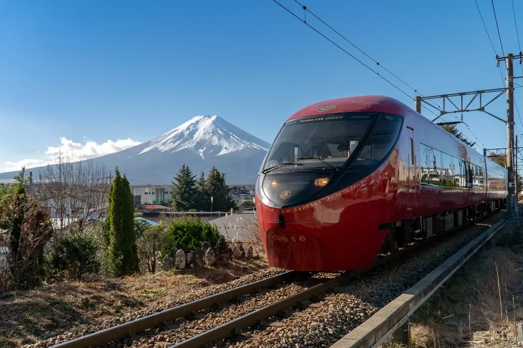 富士山麓から世界へ発信！「移動」そのものが目的地に。富士急行線「富士山ビュー特急」が、老舗和菓子と奏でる新たな観光体験 | 訪日外国人向け「和スイーツ」プラン2025年11月4日より販売開始 画像 4
