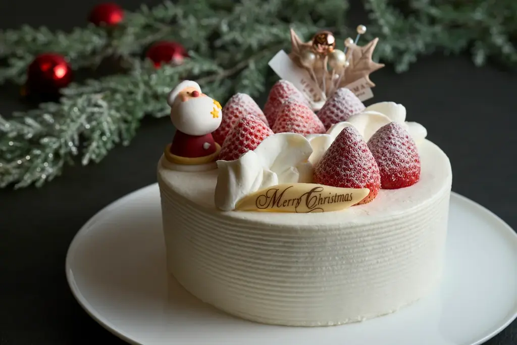【リーガロイヤルホテル小倉】30台限定・福岡県産あまおう約30粒が彩る、贅沢なクリスマスタルト「Le Tout Fraise　～ル・トゥー・フレーズ～」 画像 3