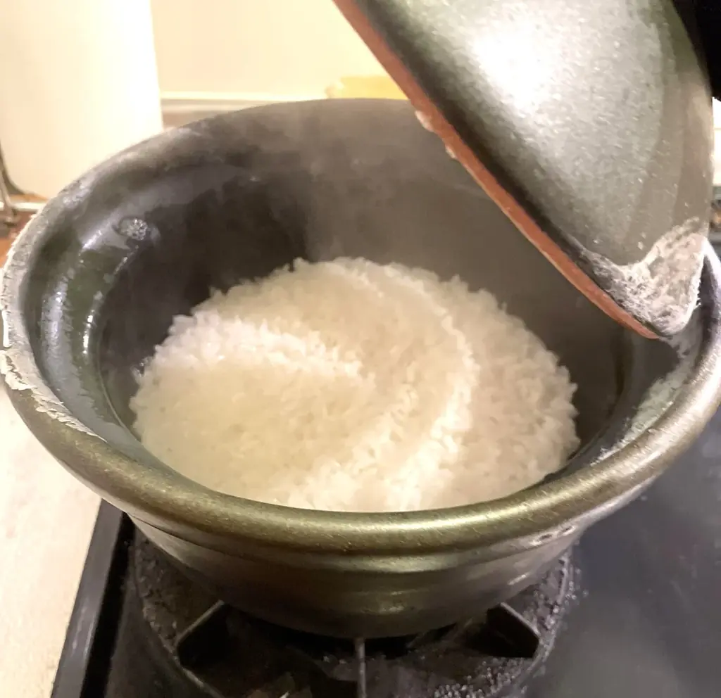 職人が手作業で生み出す信楽焼の新しい息吹　親子二代で受け継ぐ技術で火加減いらずのごはん釜を完成。初心者でも簡単にお家のごはんが料亭の味に。 画像 3