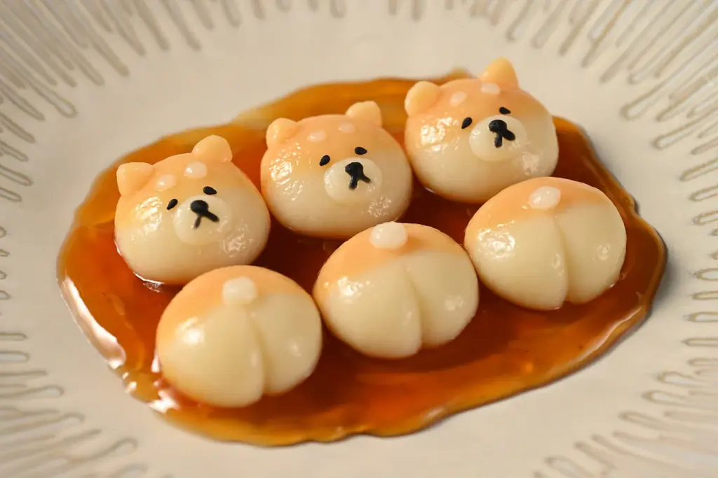 【50セット限定】中秋の名月は、“もっちり、可愛くて食べられない…？！”「秋田犬お月見だんご」を販売決定！ 画像 2