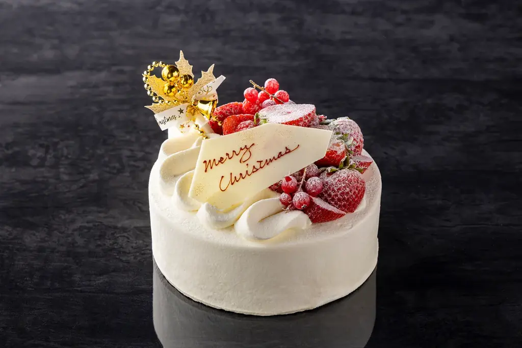 【プルマン東京田町】クリスマスケーキコレクション 2025 深紅の薔薇と苺の贅沢クリスマスケーキ、香り高いショコラで彩る限定3種 画像 4