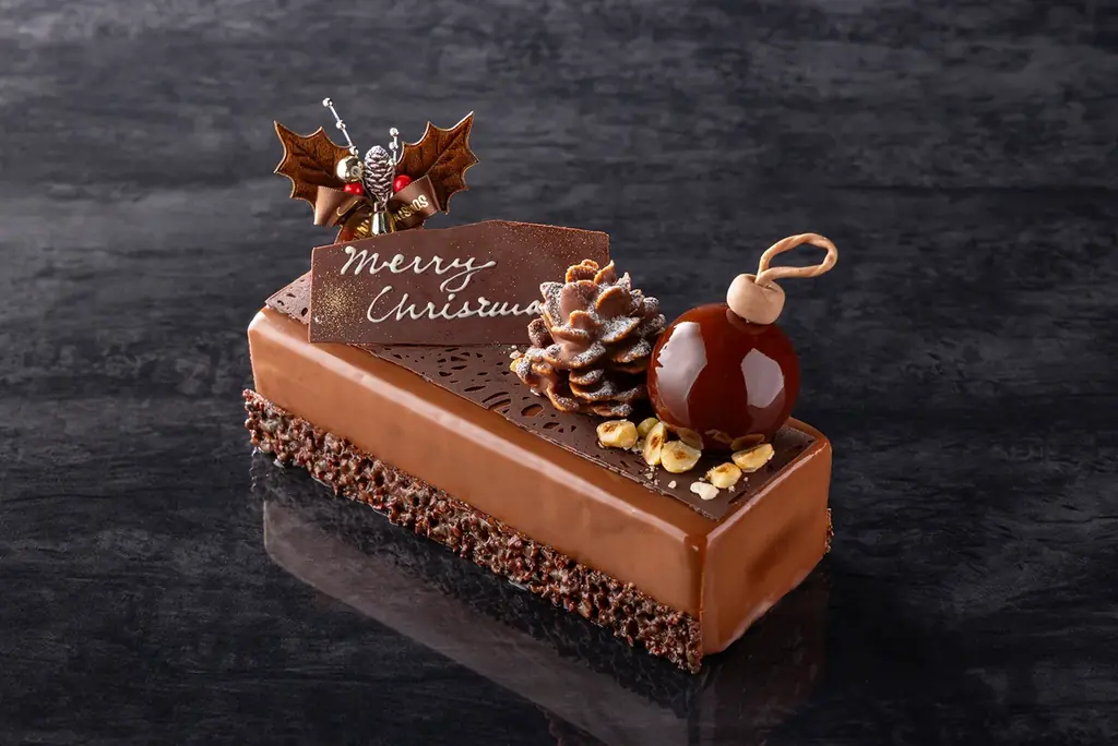 【プルマン東京田町】クリスマスケーキコレクション 2025 深紅の薔薇と苺の贅沢クリスマスケーキ、香り高いショコラで彩る限定3種 画像 6