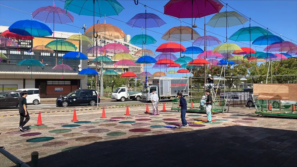 新発田駅前に“学生がつくるにぎわい空間”が出現！まちを彩るアンブレラスカイとマルシェイベントを開催 画像 2