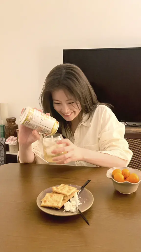 今田美桜さん”陸“への愛が溢れ、「なんで限定なの？」と嘆く！？特別カット公開　「キリンウイスキー 陸」新CM「陸ハイボール、限定発売」篇　10月2日（木）よりWEBにて公開 画像 2