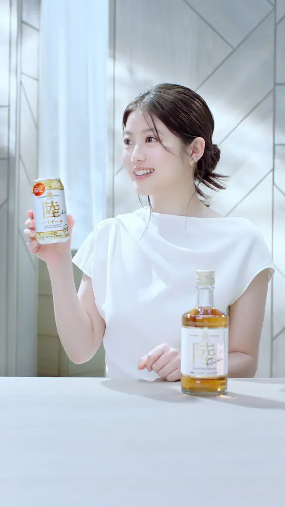 今田美桜さん”陸“への愛が溢れ、「なんで限定なの？」と嘆く！？特別カット公開　「キリンウイスキー 陸」新CM「陸ハイボール、限定発売」篇　10月2日（木）よりWEBにて公開 画像 3