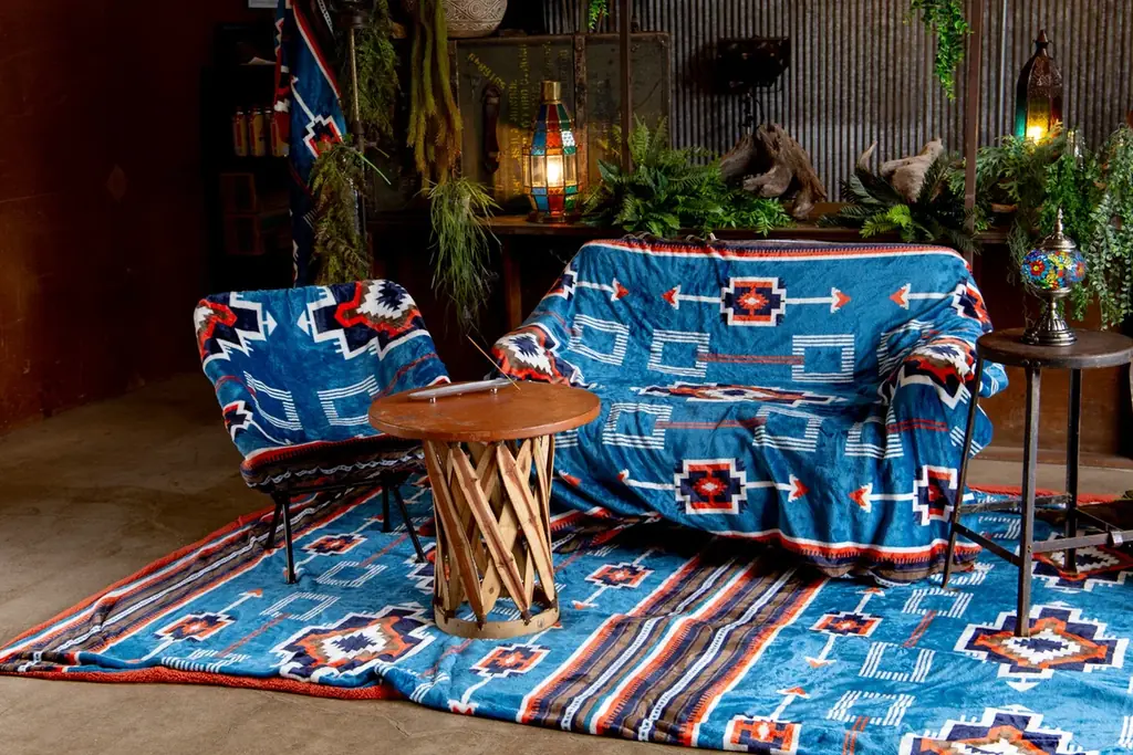 なぜ25,000枚も売れる？犬猫とくつろぐ日も、キャンプの夜も。ふんわり心地よい万能「ブランケット」新ラインアップ10月発売 画像 3