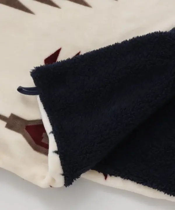 なぜ25,000枚も売れる？犬猫とくつろぐ日も、キャンプの夜も。ふんわり心地よい万能「ブランケット」新ラインアップ10月発売 画像 5