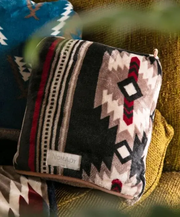 なぜ25,000枚も売れる？犬猫とくつろぐ日も、キャンプの夜も。ふんわり心地よい万能「ブランケット」新ラインアップ10月発売 画像 7