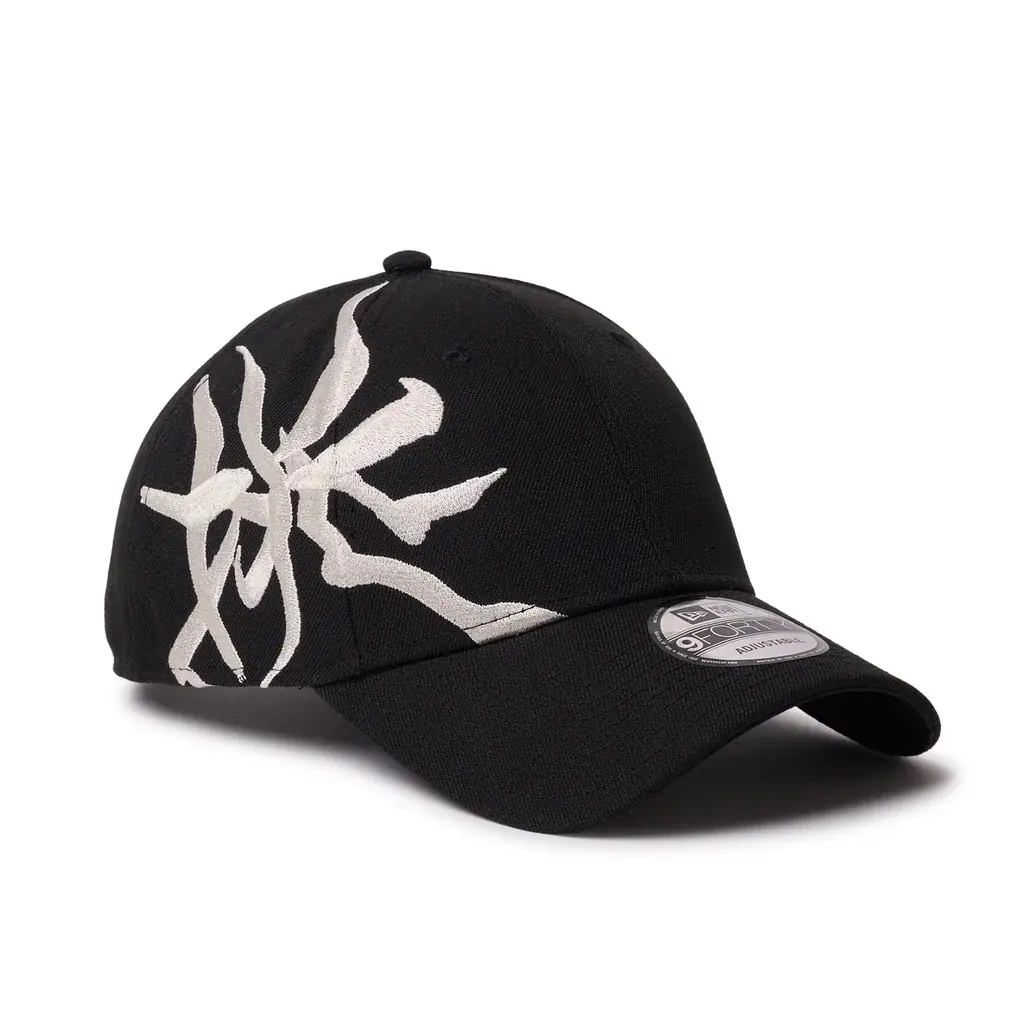 【ニューエラ】日本を代表する芸術家、岡本太郎との2025年秋冬シーズンコラボレーションコレクションを10月9日（木）に発売 画像 9