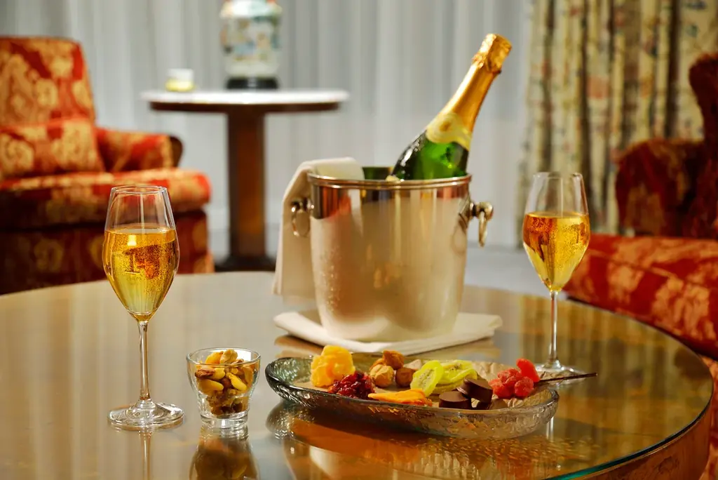 【ホテル椿山荘東京】サンタクロースからプレゼントのお渡しと記念撮影が付いた クリスマス限定ステイプランが10月9日より予約開始 画像 6