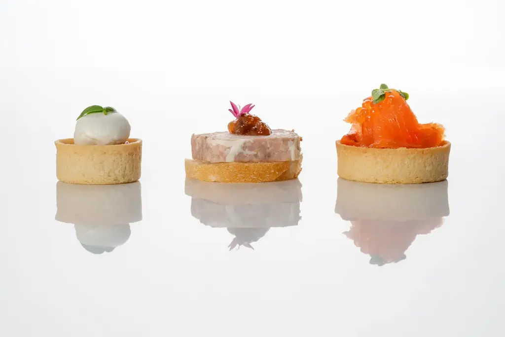 【バー＆ダイニング CLOUDS】ホリデーシーズンの訪れを祝うアフタヌーンティー「天空のアフタヌーンティー～Holiday Treats～」を2025年11月1日（土）から開催 画像 5