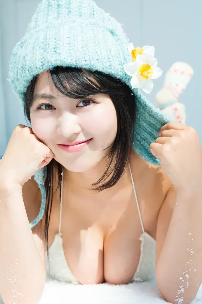 ド迫力のA3判!!季節を彩る“花”にちなんだ衣装とシチュエーションで12か月分を撮影！『福井梨莉華カレンダーブック2026』11月21日（金）発売決定！ 画像 1