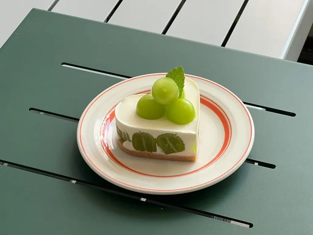 秋の新作フレグランス発売記念！『アクア シャボン』×『scoop coffee』 期間限定特別コラボレーション“シャルドネブリュットの香り”をイメージした限定メニューが登場！ 画像 2