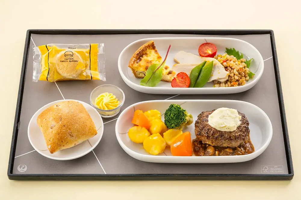 『チーズチョコレートバーガー』が国内線JALファーストクラス機内食の茶菓に選ばれました！【キャプテンスイーツバーガー】 画像 2