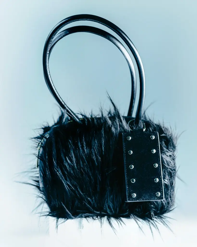 「UNITED ARROWS BEAUTY」初のコラボレーションアイテムが登場、美髪コームブランド「LOVECHROME®」との限定セット（専用ケース）を発売 画像 4