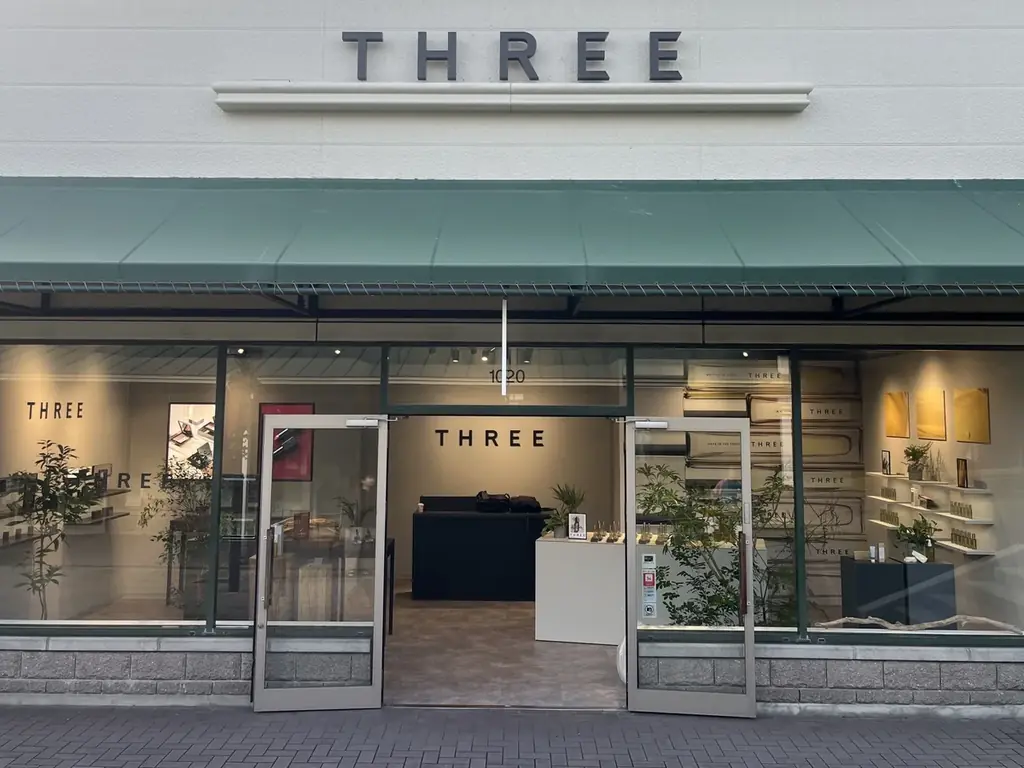 「THREE」初の常設アウトレット店、御殿場プレミアム・アウトレットにオープン 画像 3