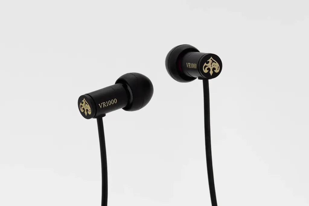【周防パトラ×final】第4弾は初の有線モデル「VR1000 for ASMR Patra White/Patra Black」 パトラさんのASMR作品特化の音質設計＆完全監修オリジナルデザイン 画像 3