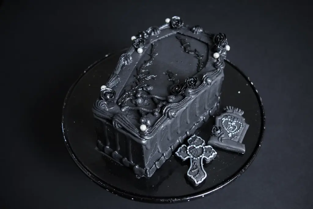 【DimMoire × Cake with】ハロウィン＆クリスマス限定──“食べる棺”ケーキ。美味しすぎる闇、召し上がれ。 画像 2
