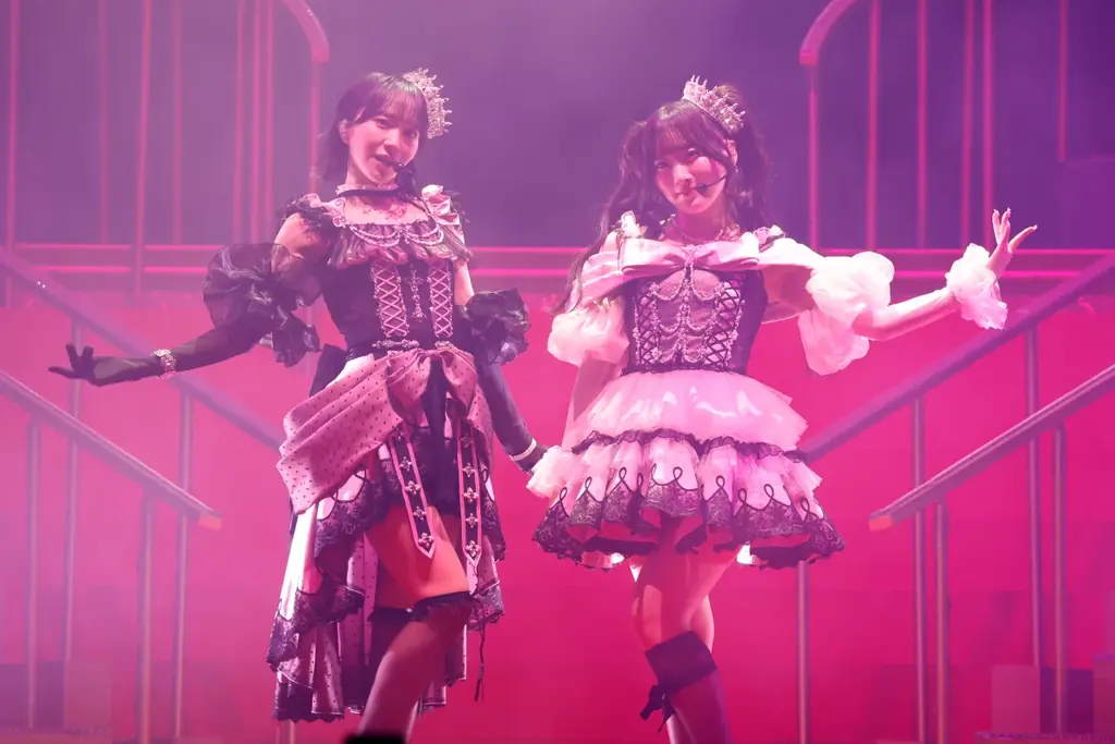 ＝LOVE　齋藤樹愛羅、野口衣織によるユニット曲 『Queens』 Music Video公開！ 画像 2