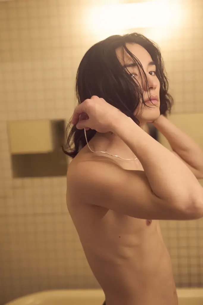 俳優・宮澤佑ファースト写真集『存在』大好評につき重版決定！（第2刷）初の写真集で魅せる“ありのままの存在感” 画像 5