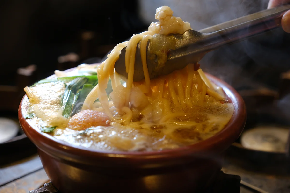 博多発「もつ鍋ちゃんぽん」累計2万杯突破、KITTEで先着配布