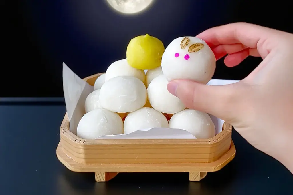 【十五夜・十三夜限定】一日4000本売れる大人気団子が“お月見うさぎ”に大変身！2日間限定『お月見だんご』今年も登場！ 画像 5